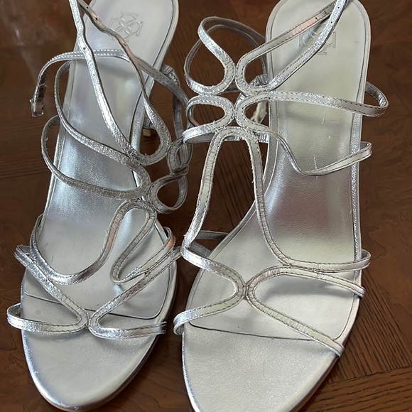 Silver Ann Taylor heels - Picture 1 of 3